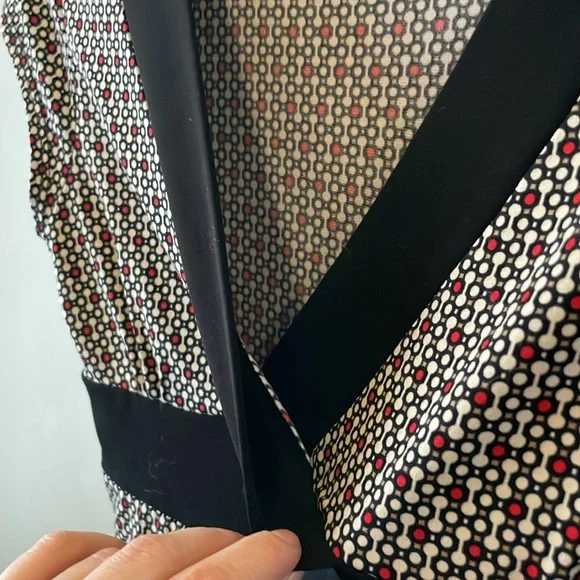 KISMET Ladies Size Small Short Sleeve Blouse Top V Neck Polkadot Pattern Design - Picture 4 of 7